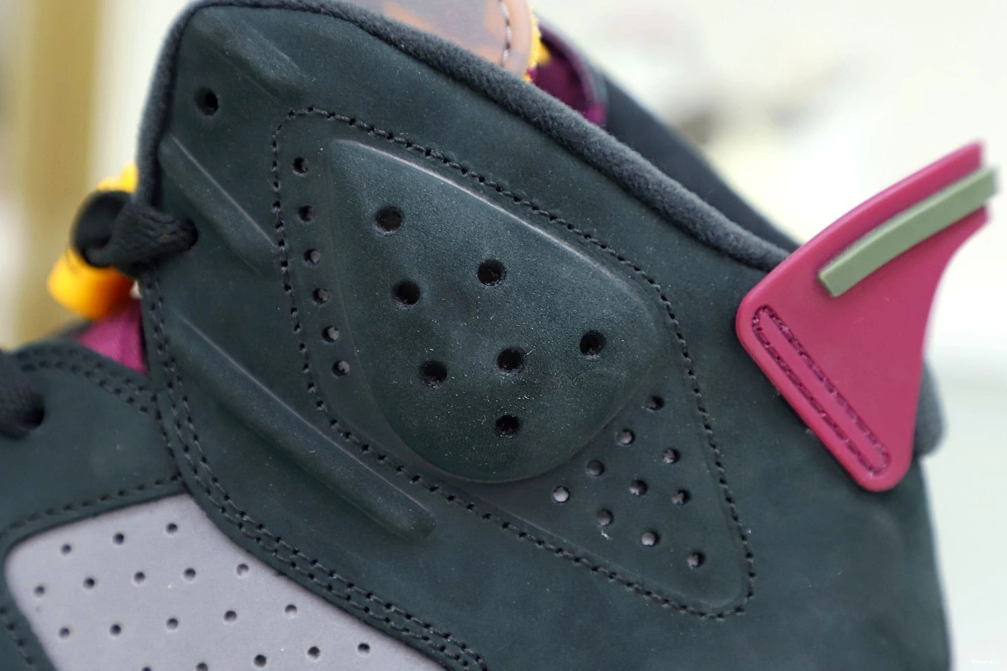 6 JORDAN AIR BORDEAUX RETRO 1115